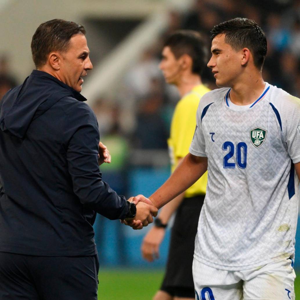 El italiano Fabio Cannavaro, seleccionador de Uzbekistán, busca dar la sorpresa. FOTO GETTY