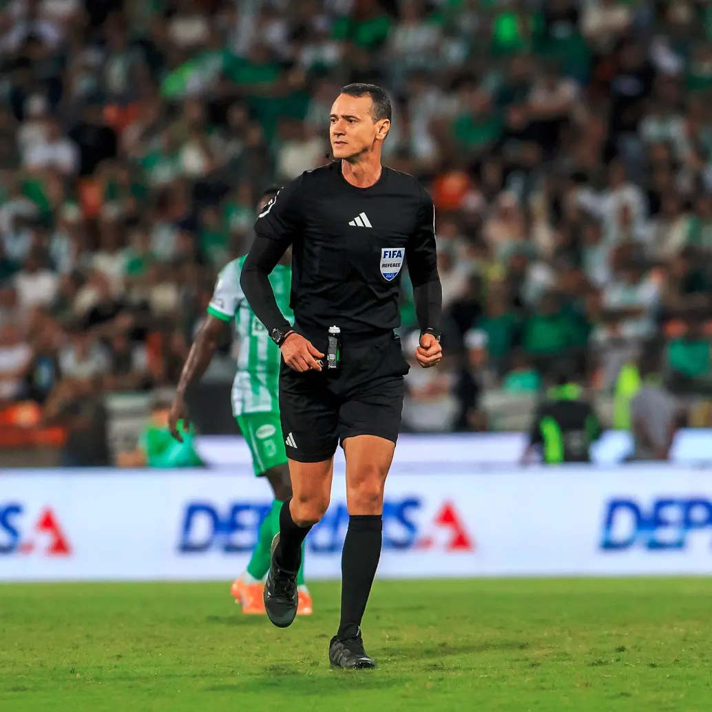 El árbitro Wílmar Roldán se recupera de una lesión de rodilla. FOTO CAMILO SUÁREZ