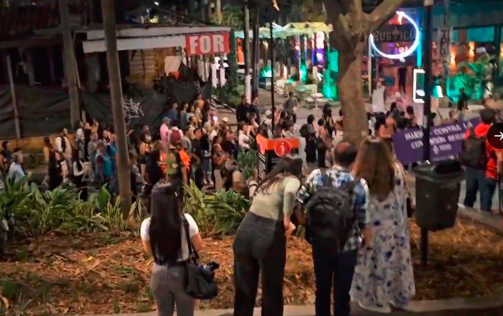 La protesta fue protagonizada por un nutrido grupo de feministas. <b>FOTO: CAPTURA DE VIDEO</b>