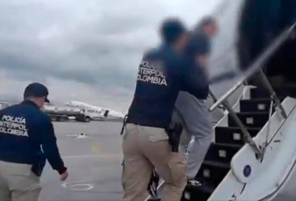 Una aeronave de Estados Unidos recogió en Bogotá a cuatro extraditables, quienes son esperados en una corte de Nueva York, Estados Unidos. FOTO: Cortesía Policía