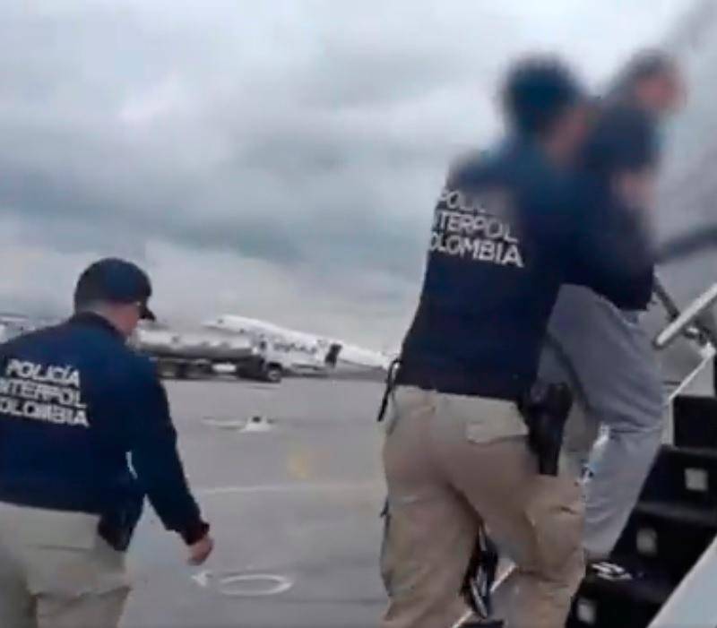 Una aeronave de Estados Unidos recogió en Bogotá a cuatro extraditables, quienes son esperados en una corte de Nueva York, Estados Unidos. FOTO: Cortesía Policía