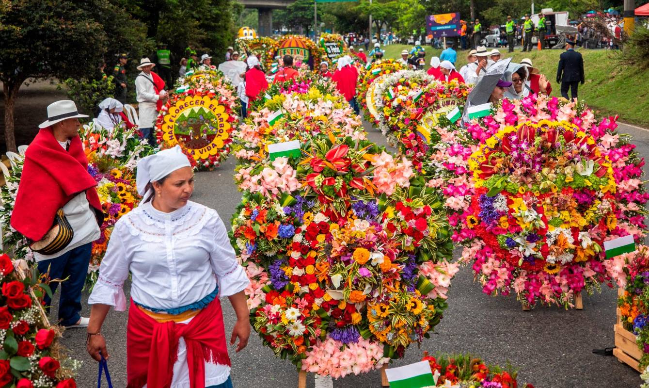 El desfile inició una hora y medía después de la hora que se tenía programada. Foto: CAMILO SUÁREZ ECHEVERRY.