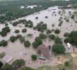 <span class=mln_uppercase_mln>Las</span><b><span class=mln_uppercase_mln> inundaciones en Texas comenzaron a registrarse tras las fuertes lluvias que provocaron una crecida del río Guadalupe desde el pasado 4 de julio. FOTO: X de USCG Heartland (Guardia Costera de Estados Unidos)</span></b>