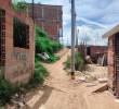 En este callejón de tierra de la vereda Ajizal, de Itagüí, ocurrió el asesinato de Johan Alexánder Agudelo Hernández, de 20 años, y quien era conocido con el alias de 55. Fue el primero de los dos asesinatos. FOTO: <b>ANDRÉS GARCÍA HERNÁNDEZ</b>
