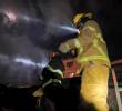 Con dos máquinas, 18 bomberos atendieron la emergencia en el barrio Goretti de Bello. FOTO: Cortesía Alcaldía de Bello