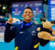 El colombiano Luis Felipe Uribe con su medalla de bronce ganada en la primera parada de la Copa Mundo de Canadá. FOTO CORTESÍA FECNA