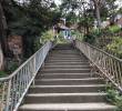 En estas escaleras ocurrió el tiroteo entre los militares y presuntos integrantes del grupo criminal Los Pájaros, hecho que dejó dos muertos. FOTO: LAURA ROSA JIMÉNEZ VALENCIA