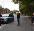 Un guardia de seguridad fue apuñalado y tres personas resultaron heridas, mientras que la policía disparó al sospechoso durante el incidente. FOTO: AFP