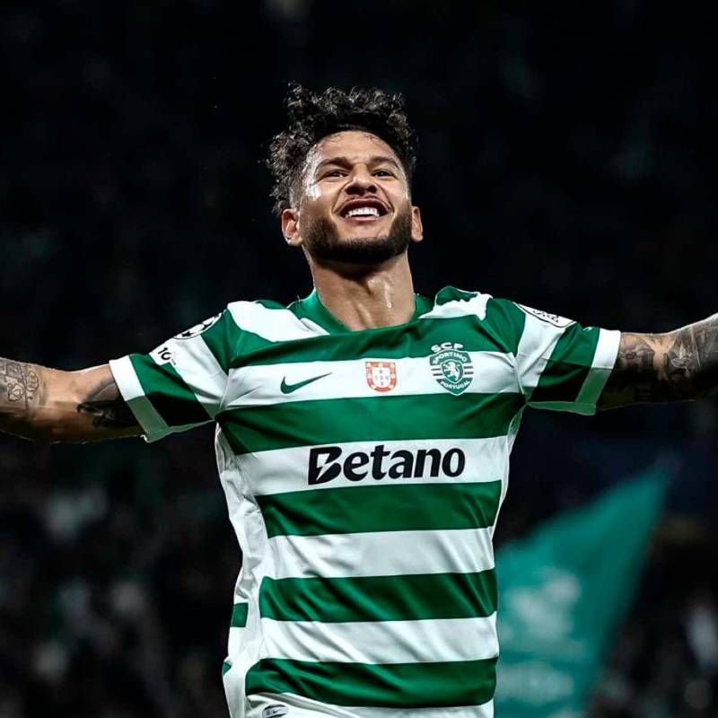 Luis Javier Suárez celebra uno de los dos goles que marcó con el Sporting de Lisboa. FOTO TOMADA X @SportingCP