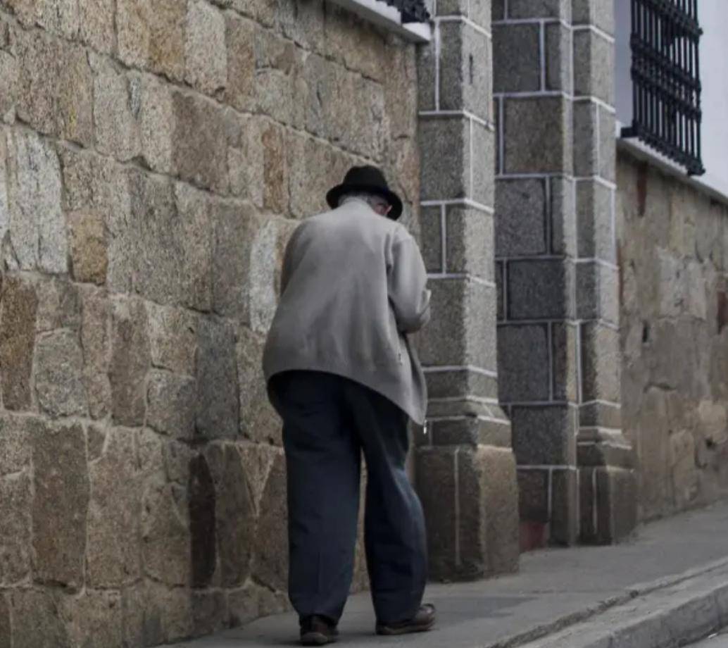 Imagen de referencia de un adulto mayor en el Valle de Aburrá. FOTO Julio César Herrera.
