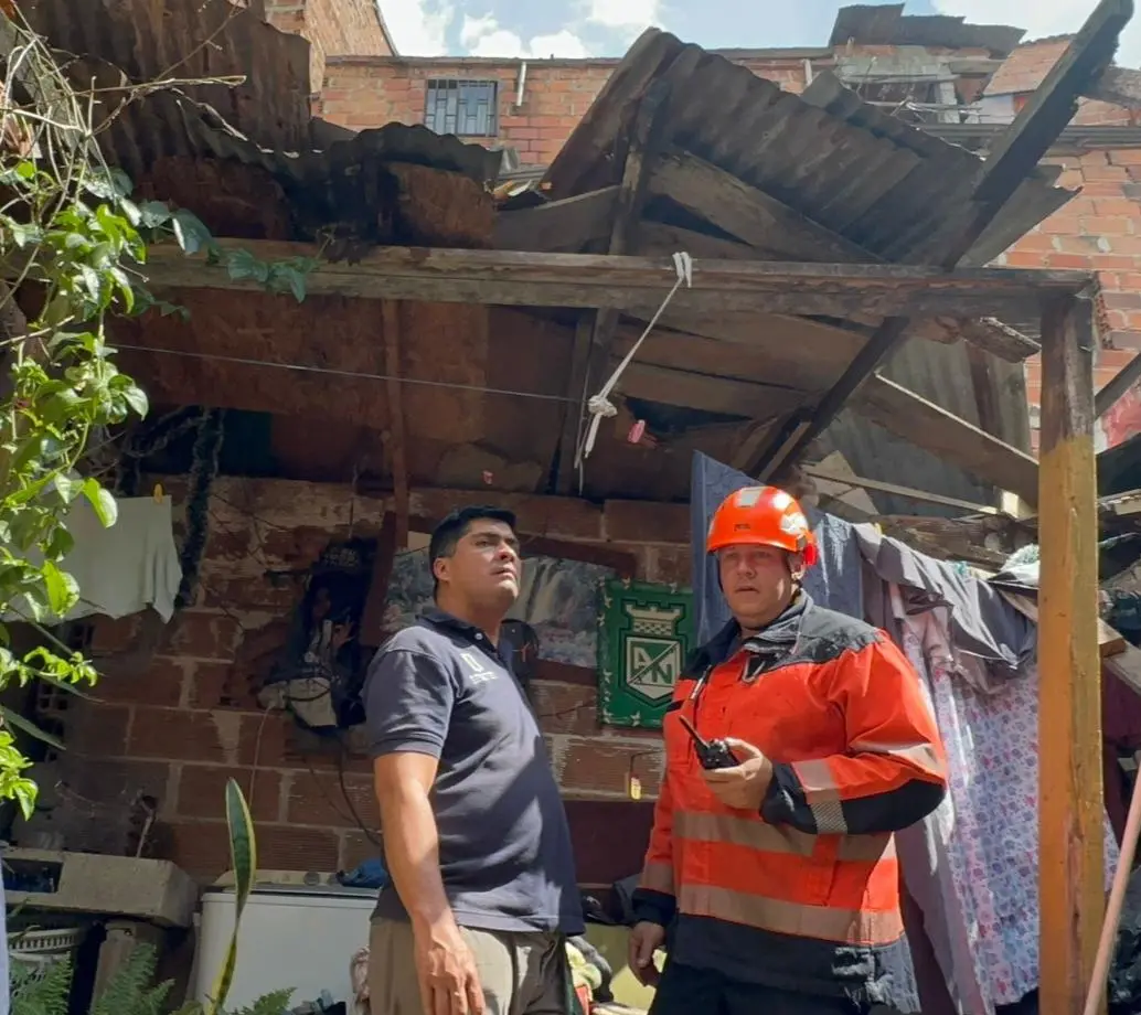 Así quedó lo que antes era una vivienda en el barrio El Pinal de la comuna 8 de Medellín. FOTO Cortesía Dagrd. 
