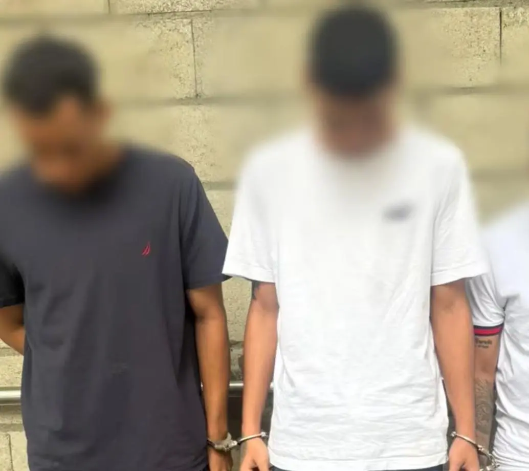 Los tres capturados por el asesinato del joven universitario de 22 años en Medellín. FOTO: Policía Metropolitana