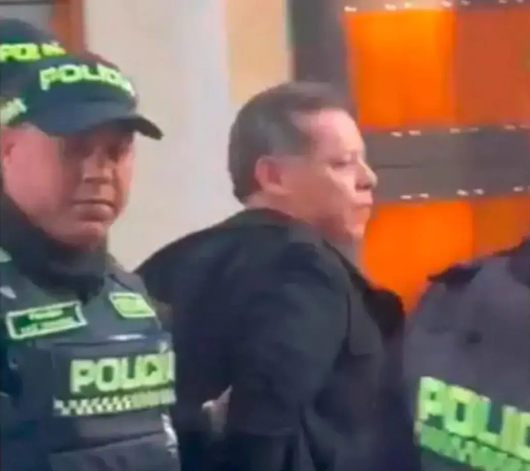 En la imagen principal, el hoy condenado. En la miniatura, Jaime Esteban Rendón Rincón, el funcionario público asesinado en el Oriente antioqueño. FOTOS CORTESÍA.