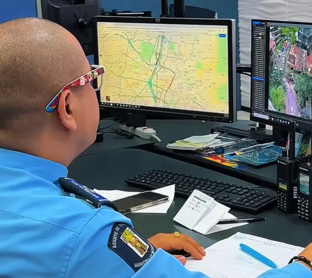 Estas herramientas incorporarán monitoreo en tiempo real, alertas tempranas, análisis de datos e inteligencia artificial para mejorar la toma de decisiones en materia de movilidad. FOTO Alcaldía de Medellín. 
