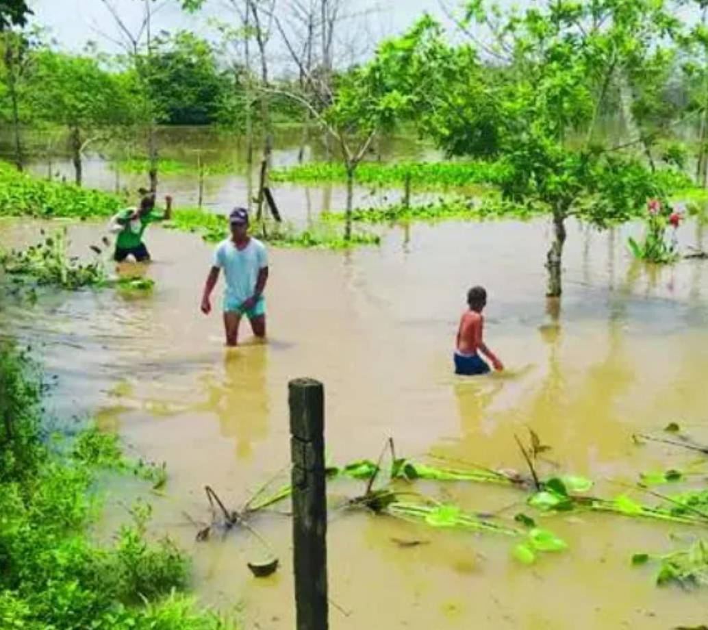 Urabá continúa padeciendo las emergencias por lluvias. Desde la Gobernación de Antioquia llegan nuevas ayudas. Imagen tomada de redes sociales.