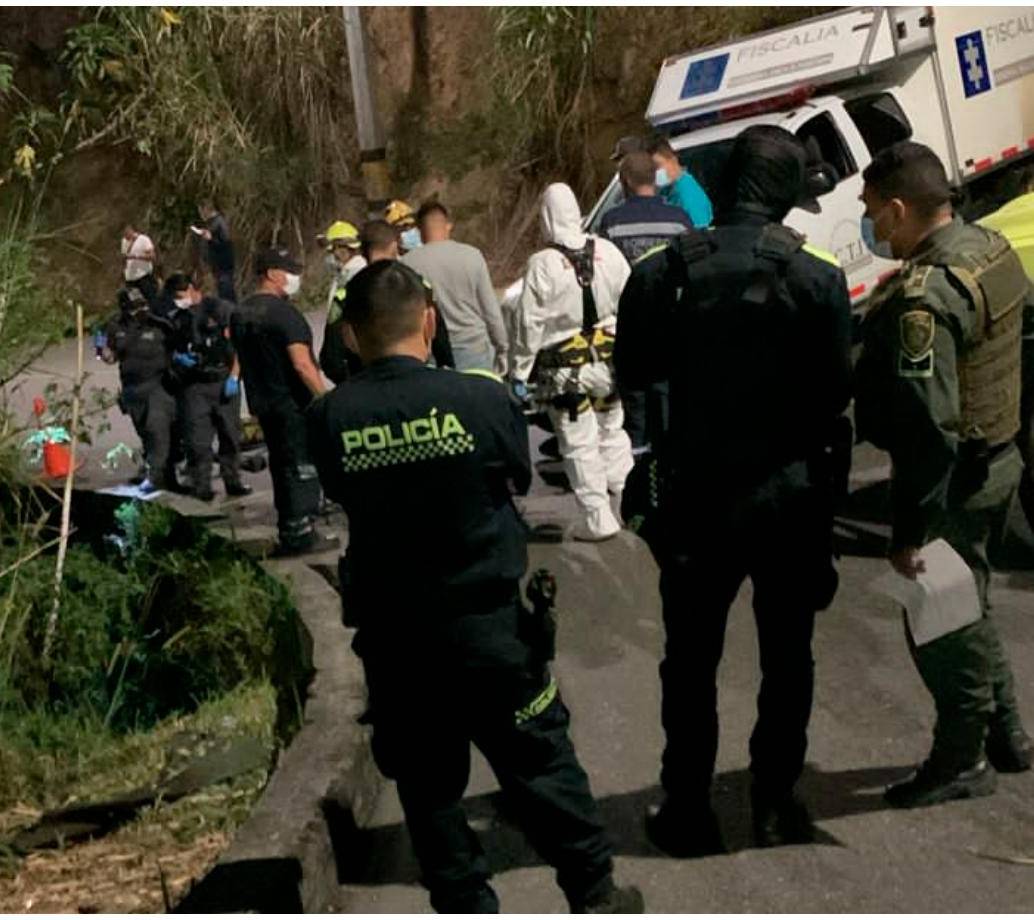 El cuerpo fue encontrado en una zona boscosa del barrio La Loma, ubicado en el occidente de Medellín . FOTO: CORTESÍA DENUNCIAS ANTIOQUIA