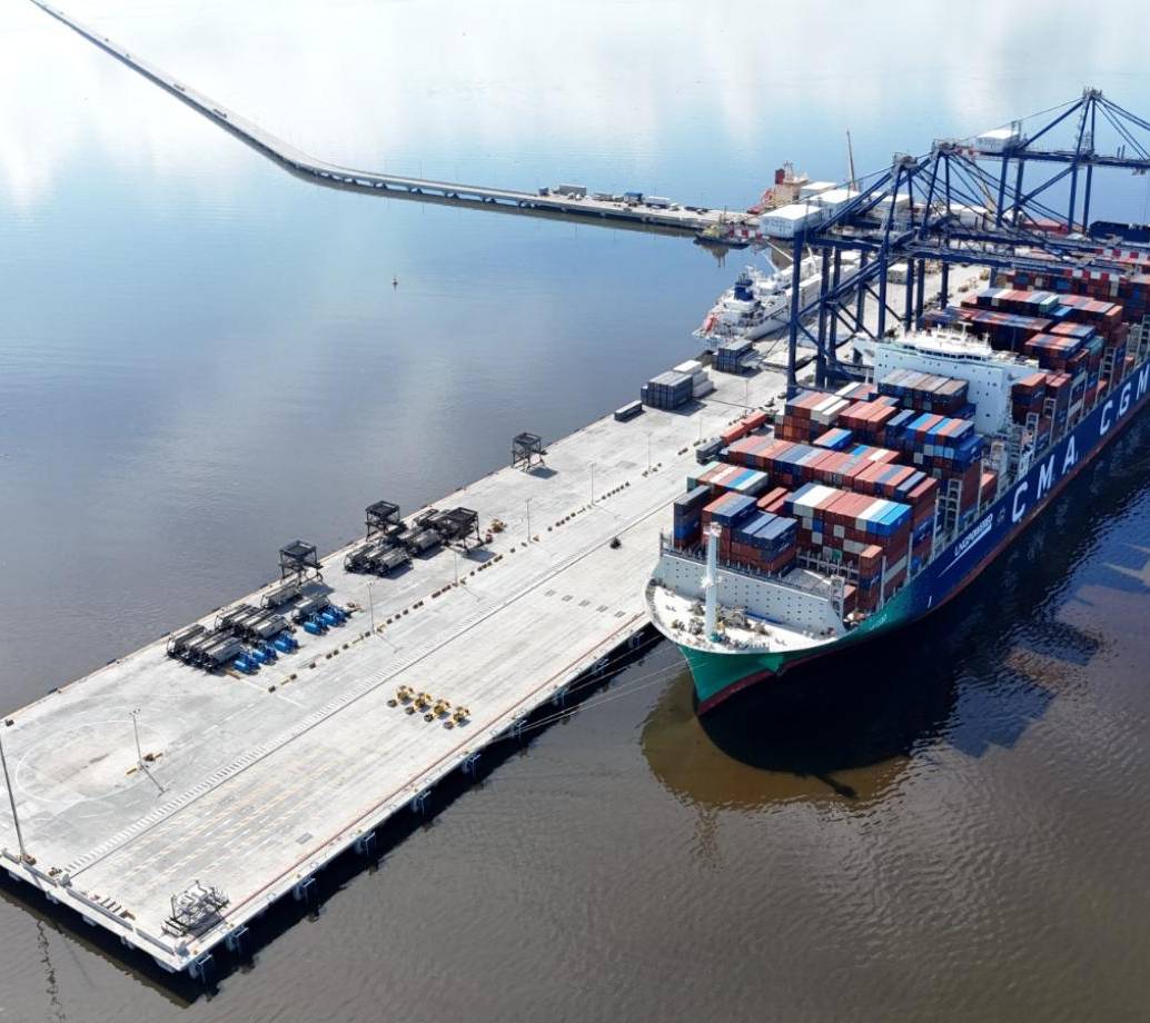 La conexión cobra relevancia para el comercio exterior colombiano si se tiene en cuenta que el 52 % del intercambio nacional de mercancías en contenedores proviene de Asia, según las cifras entregadas por la terminal. FOTO Cortesía Puerto Antioquia. 