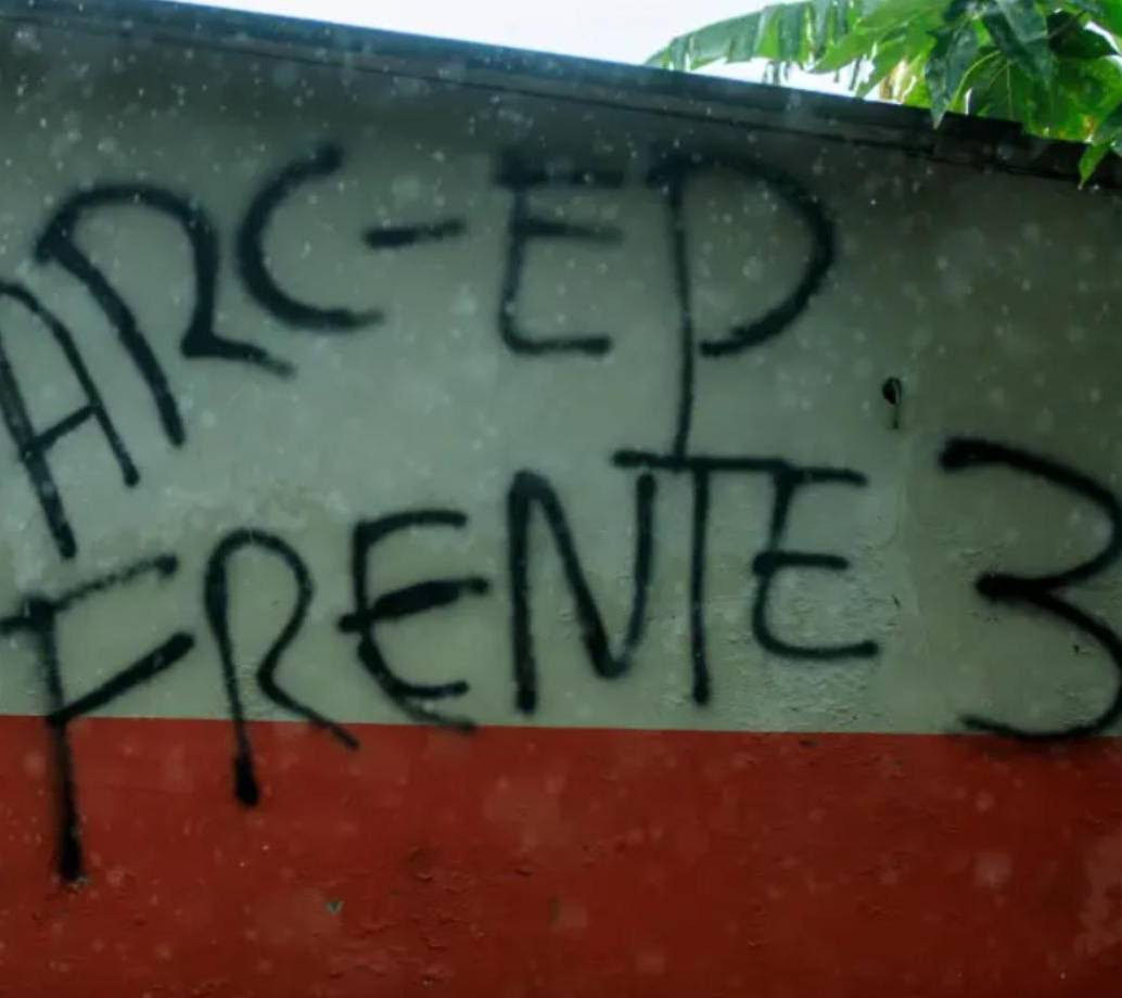 Grafiti intimidatorio de las disidencias de las Farc en el Norte de Antioquia. FOTO Camilo Suárez. 