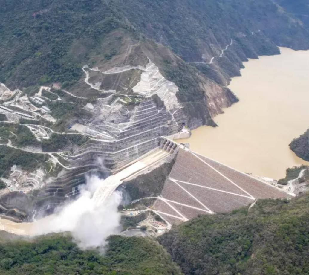 Alcanzar la capacidad máxima de 420 metros sobre el nivel del mar en el embalse de Hidroituango, permitiría blindar el sistema energético en tiempos de sequía con el fin de evitar apagones. FOTO Juan Antonio Sánchez.