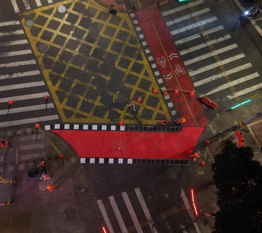 Entre las intervenciones a las ciclorrutas está la reparación de andenes, la instalación de separadores y la adecuación de la señalización. FOTO Alcaldía de Medellín. 