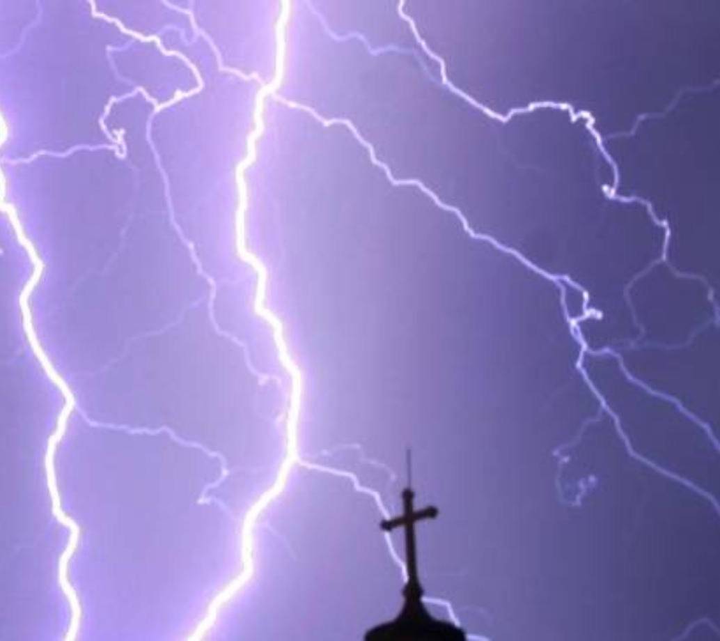 Imagen de referencia de un rayo en Antioquia. FOTO ARCHIVO EL COLOMBIANO.