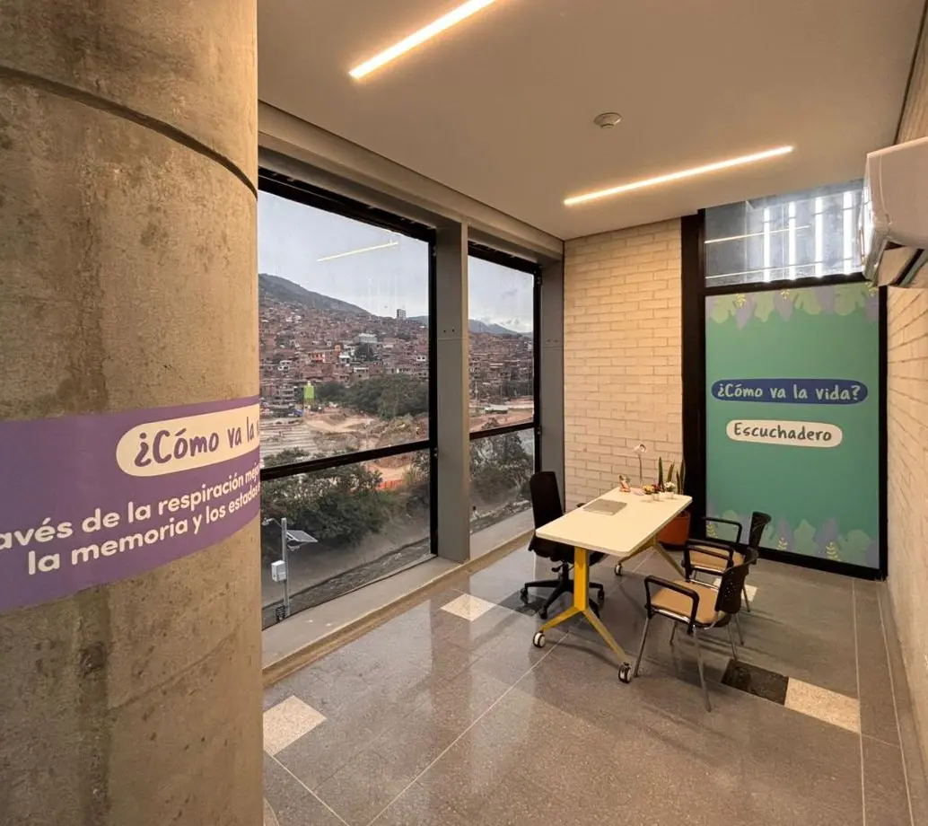 Así luce uno de los tres nuevos Escuchaderos del metro. FOTO Alcaldía de Medellín.