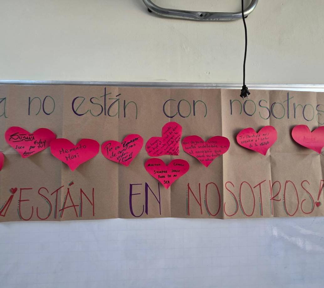 Una pancarta en una de las aulas del Liceo Antioqueño en el inicio de un nuevo año escolar. FOTO Cortesía Alcaldía de Bello. 