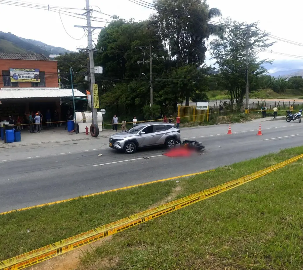 En la zona ya se adelanta la inspección judicial. Autoridades viales recomiendan tomar vías alternas. FOTO Sindy Valle Castro.