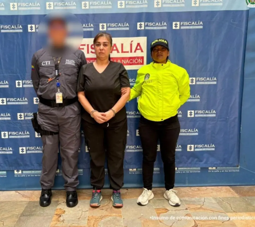 Un fiscal de la Seccional Medellín le imputó los delitos de lesiones personales dolosas y fabricación y comercialización de sustancias nocivas para la salud. FOTO FISCALÍA. 