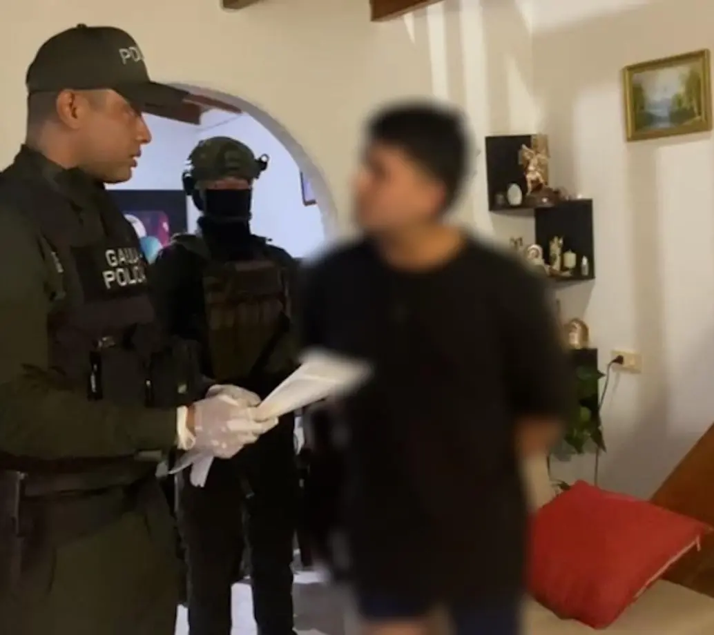 Uno de los hombres capturados por secuestro extorsivo en Antioquia. FOTO Policía.