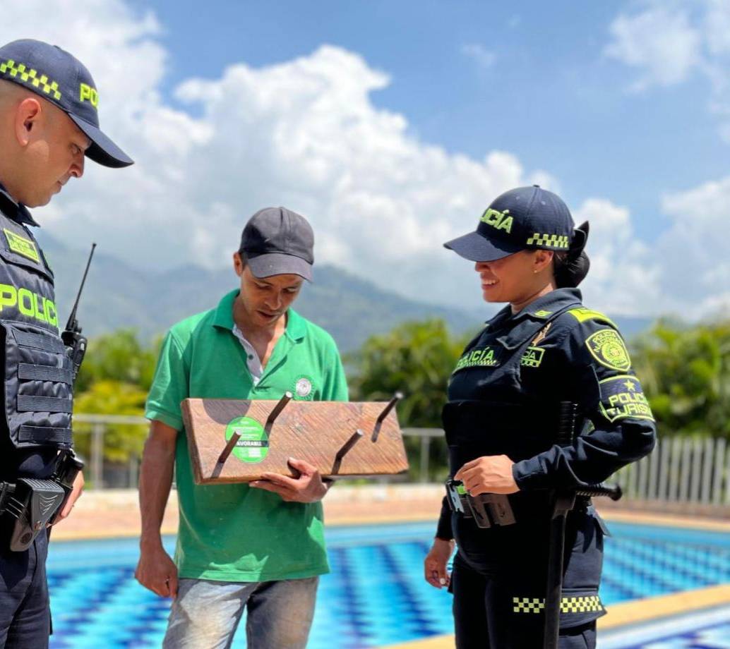 Durante las visitas, se han capacitado a más de 200 prestadores de servicio. FOTO Policía Metropolitana.