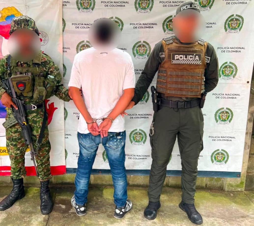 Según las autoridades, alias ‘Zarco’ llevaba alrededor de 8 años delinquiendo con el Clan del Golfo en el Bajo Cauca antioqueño. FOTO Ejército. 