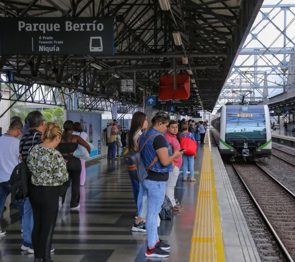 Hay algunas líneas y rutas en las que no aplica la tarifa de $0 para este domingo 8 de marzo. FOTO Metro de Medellín.