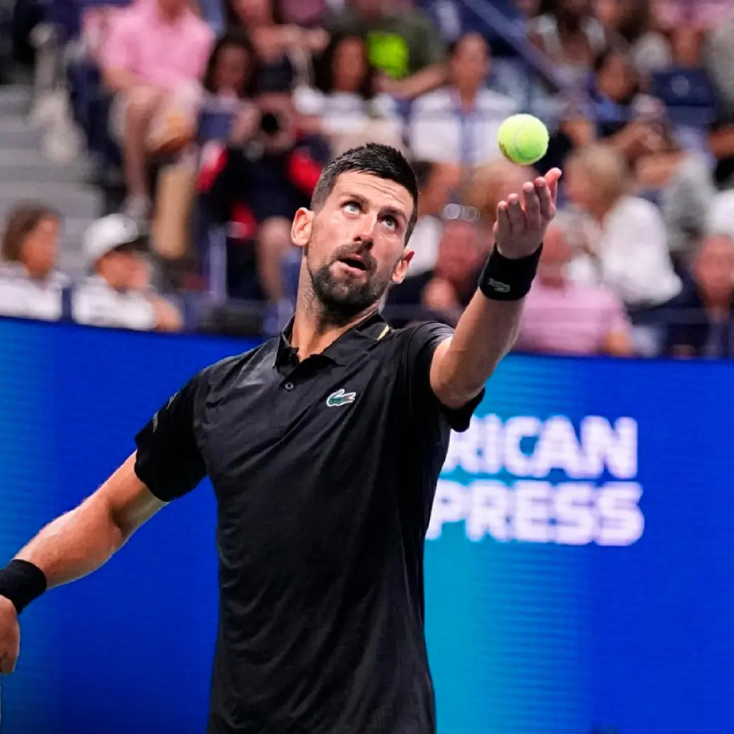 Novak Djokovic logró su victoria 75, de manera consecutiva, en torneos de Grand Slam. FOTO: Tomada de X @usopen