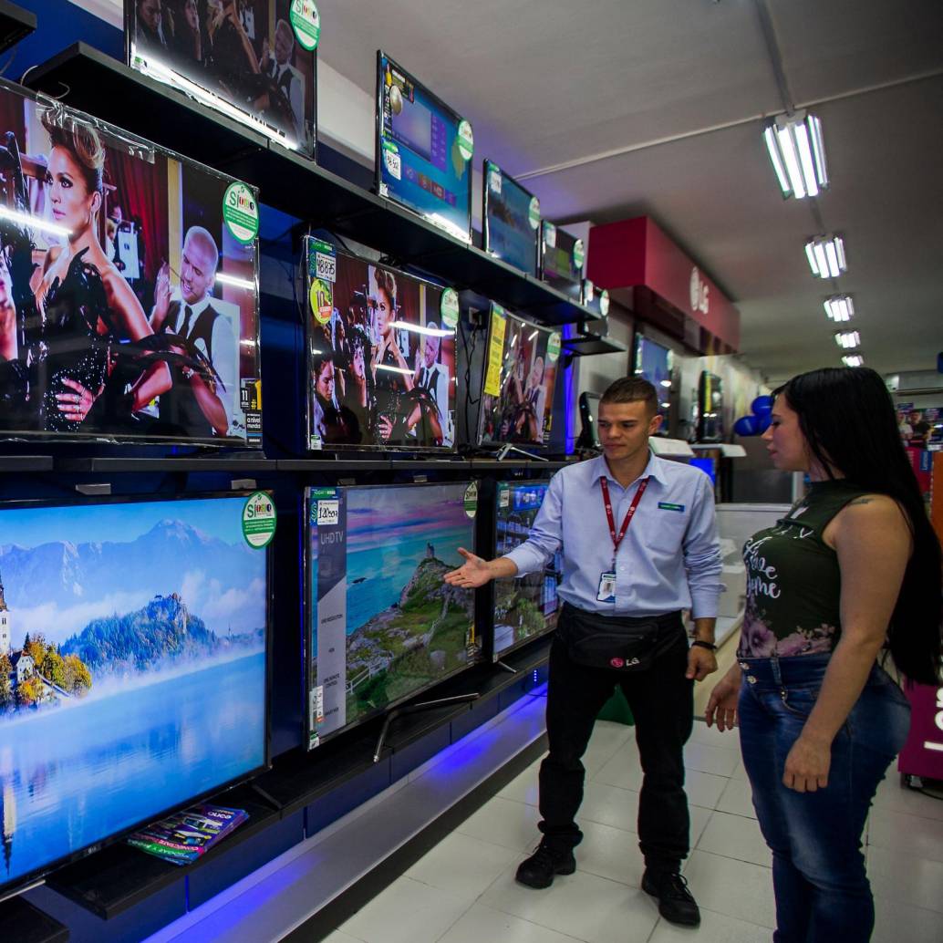 Televisores de gran pantalla son los preferidos por los colombianos para ver los partidos de fútbol.<b><span class="mln_uppercase_mln"> </span></b>FOTO<b><span class="mln_uppercase_mln"> julio césar herrera</span></b>