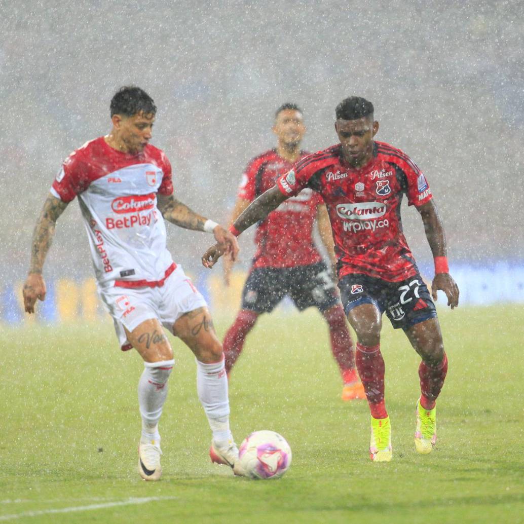 Independiente Medellín empató en el Atanasio frente a Santa Fe, y es el nuevo líder de la Liga BetPlay. Foto: Camilo Suárez.
