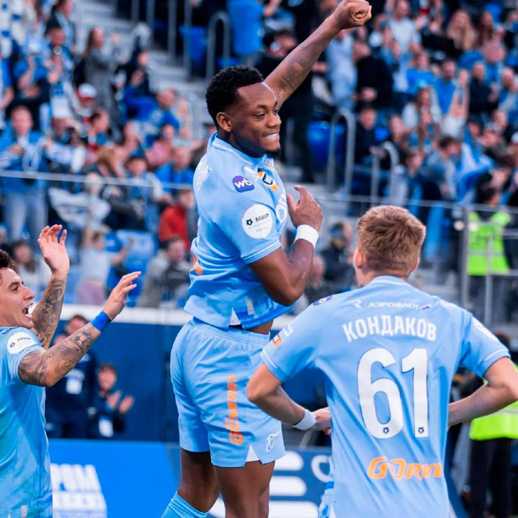 Durán vuelve a sonreír en el fútbol, esta vez en Rusia, donde volvió a marcar. FOTO X-ZENIT