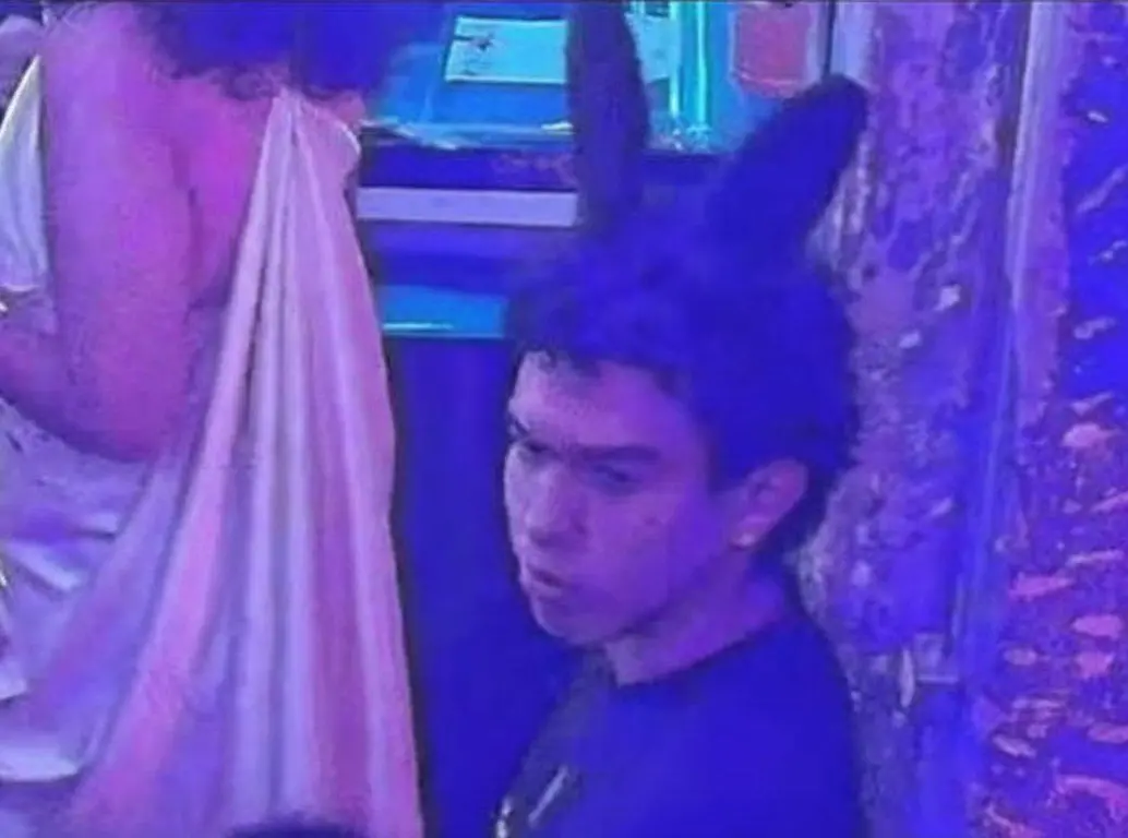 Ricardo González, señalado como segundo agresor de Jaime Esteban Moreno, llegando a la sede de la Fiscalía en Cartagena para entregarse a las autoridades. FOTO: Policía, redes sociales. 