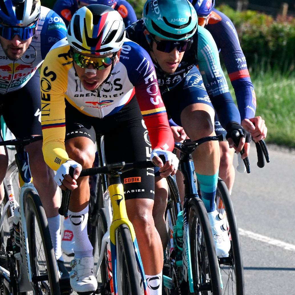 <p>Egan tuvo que hacer un doble esfuerzo para recuperar terreno perdido y cruzar este martes con el mismo tiempo que el pelotón principal en la cuarta etapa del Giro de Italia. FOTO X-</p><p>Netcompany-INEOS</p>