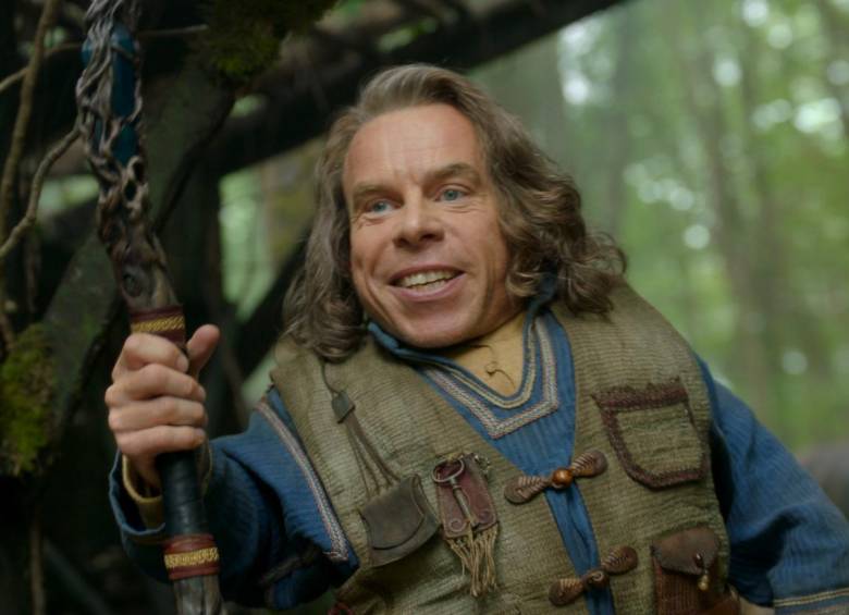 Warwick Davis en el papel de Willow Ufgood regresa 34 años después al papel. FOTO Cortesía Disney+