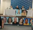 El magistrado Gustavo Salazar hizo el anuncio sobre el inicio de una nueva fase de búsqueda de desaparecidos en este lote de la comuna 13 (San Javier), de Medellín. FOTO: EL COLOMBIANO
