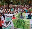 Unas 800 personas arrancaron la manifestación y se espera que se sumen más organizaciones durante el trayecto. FOTO: MANUEL SALDARRIAGA