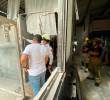 Los bomberos llegaron a El Chagualo para hacer un recorrido por la fábrica afectada. Foto: Cortesía.