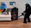 Tau Robotics comenzó a ofrecer en San Francisco un servicio de limpieza de hogares y oficinas mediante robots humanoides supervisados de forma remota. FOTO TAU ROBOTICS Y REDES SOCIALES