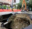 Esta es la socavación que provocó el cierre de la avenida El Poblado, a la altura del hotel Dann Carlton. Ya se están haciendo las primeras intervenciones. FOTO: FAISURY SÁNCHEZ ARREDONDO