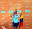 Ángela, “La Negra”, como le dicen, posa con sus medallas. <span class=mln_uppercase_mln>FOTO</span> <b><span class=mln_uppercase_mln>cortesía</span></b>