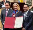 Así fue la ceremonia en la que se le otorgó la medalla a Gloria Patricia Jaramillo, conocida como Tyche en redes sociales. Foto: cortesía.