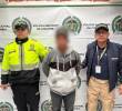 El hombre detenido en el Aeropuerto José María Córdova es requerido por un juzgado 2para que responda por desplazamiento forzado, tráfico, fabricación o porte de estupefacientes y concierto para delinquir. Foto: Cortesía.