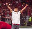 Lucas González, técnico del América de Cali y su festejo tras el triunfo sobre Nacional. FOTO @AmericadeCali