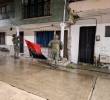Los atacantes dejaron una bandera del Eln colgada y varios artefactos explosivos en cercanías al comando. FOTO: CORTESÍA